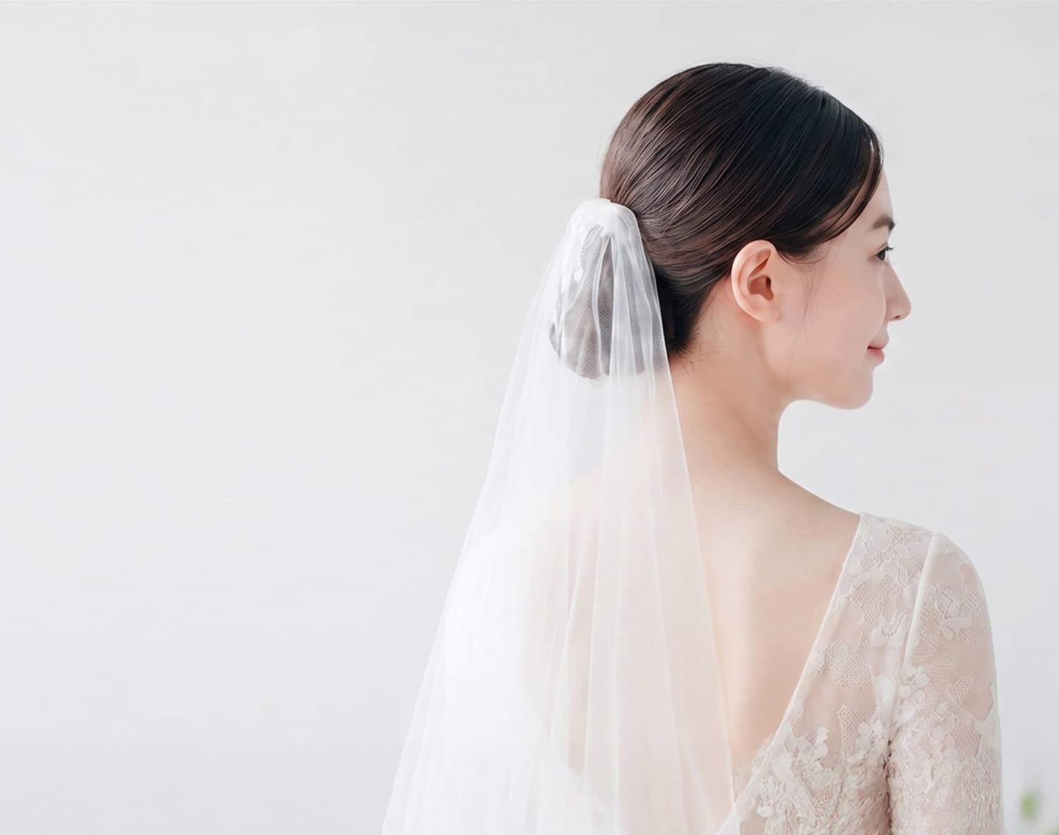 면사포를 쓴 신부의 옆모습